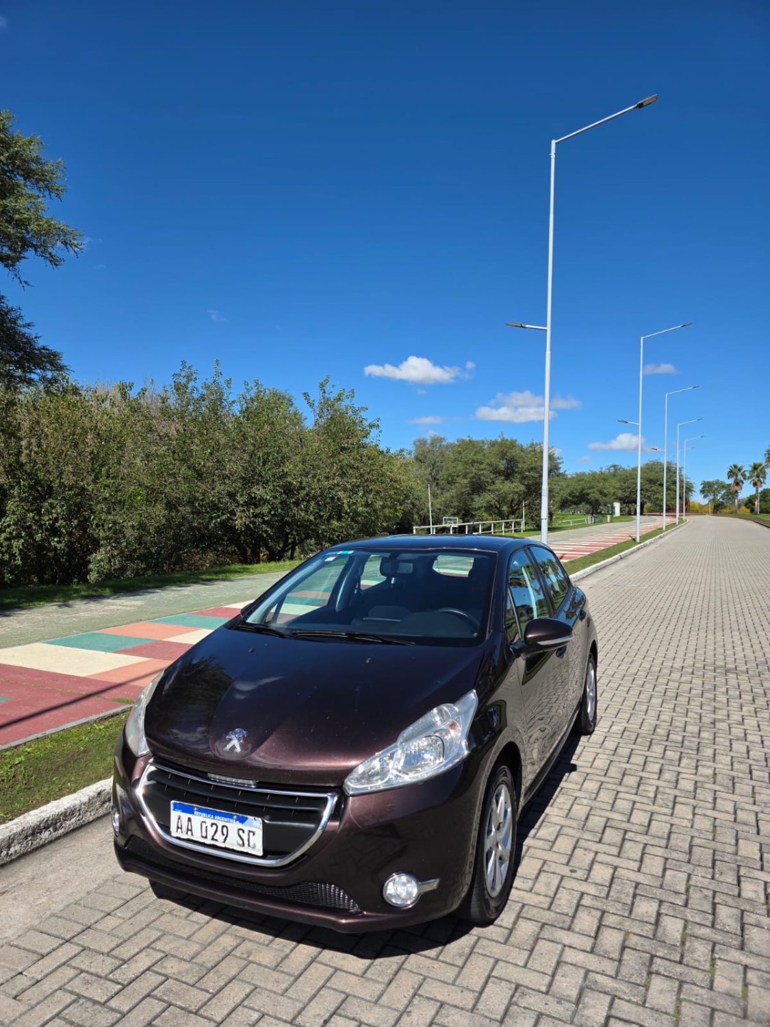 Peugeot 208 Allure touchscreen